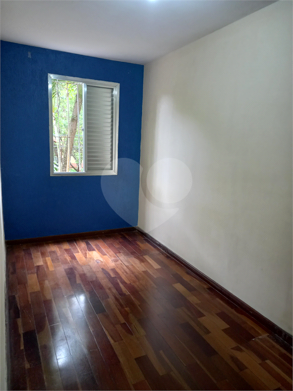 Apartamento térreo em condomínio tranquilo em excelente localização