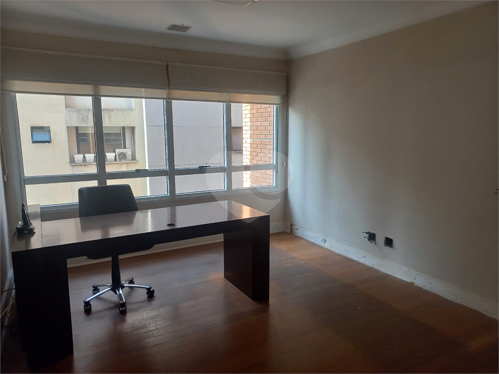 Apartamento a venda em Moema 