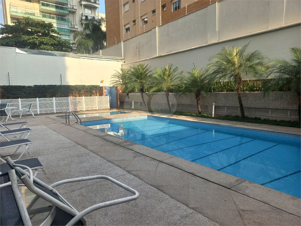 Apartamento a venda em Moema 