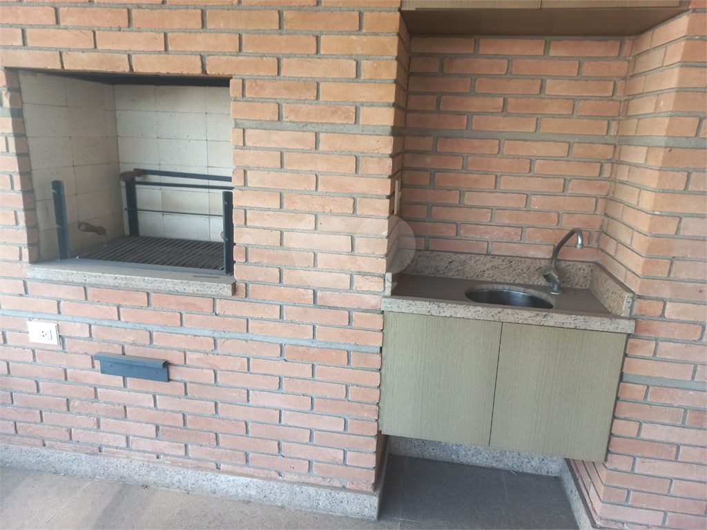 Apartamento a venda em Moema 