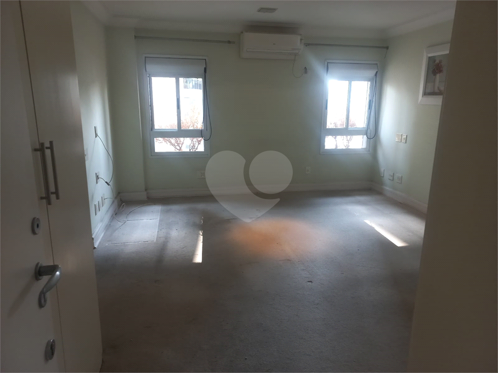 Apartamento a venda em Moema 