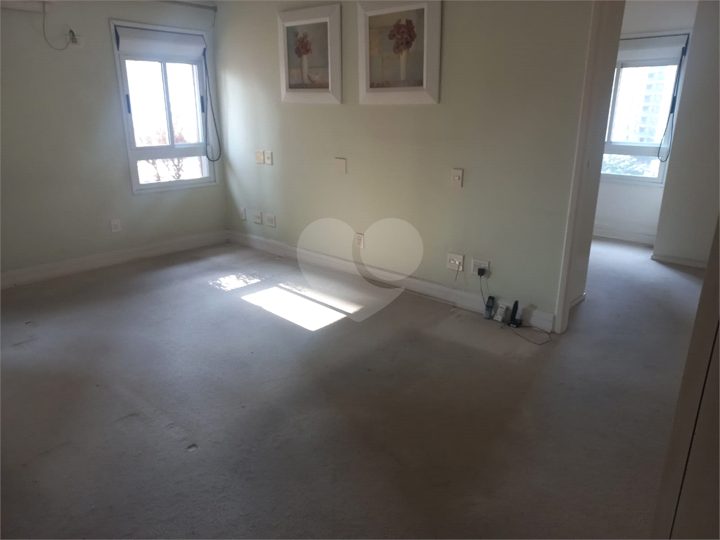 Apartamento a venda em Moema 