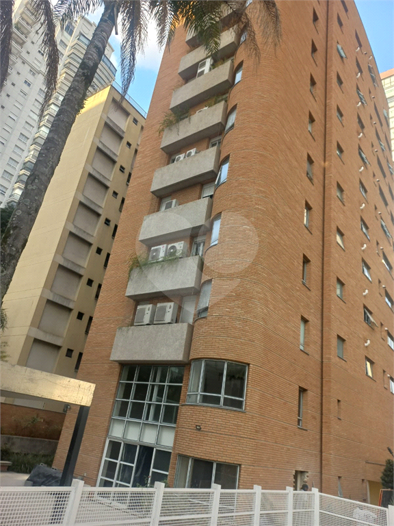 Apartamento a venda em Moema 