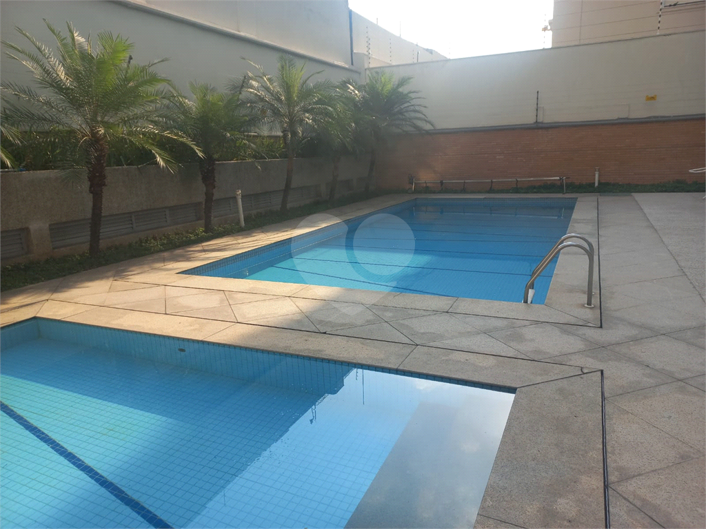 Apartamento a venda em Moema 