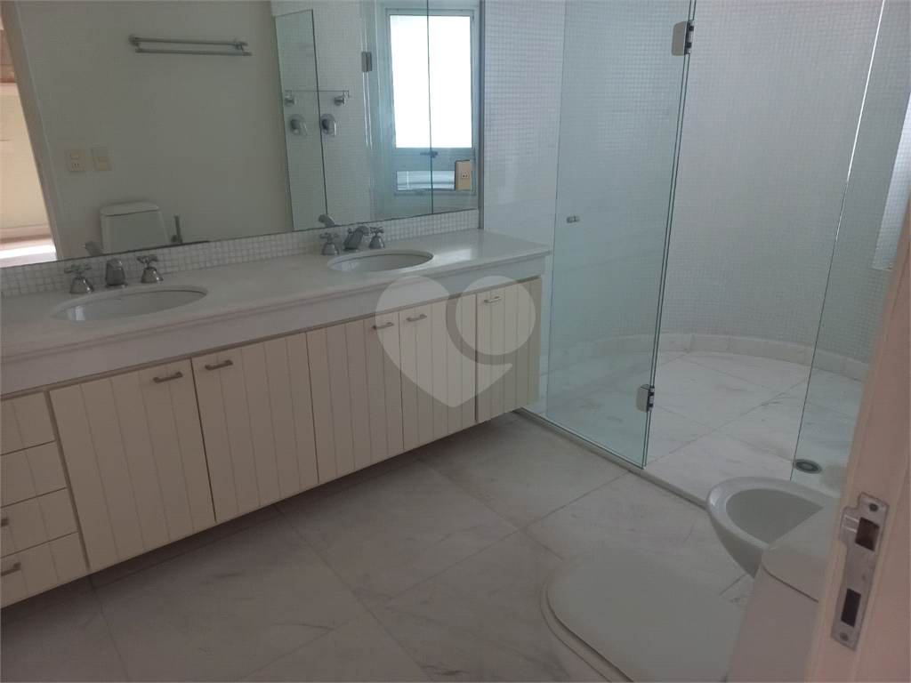 Apartamento a venda em Moema 