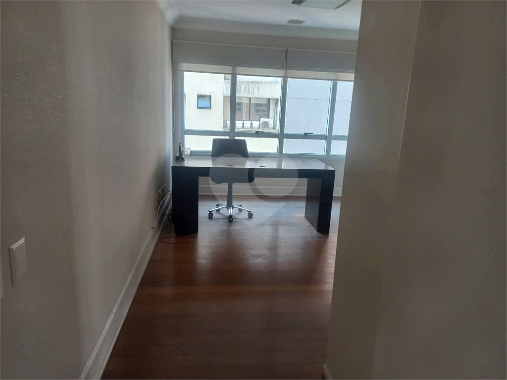 Apartamento a venda em Moema 
