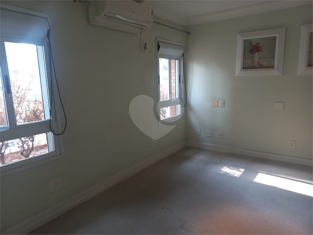 Apartamento a venda em Moema 