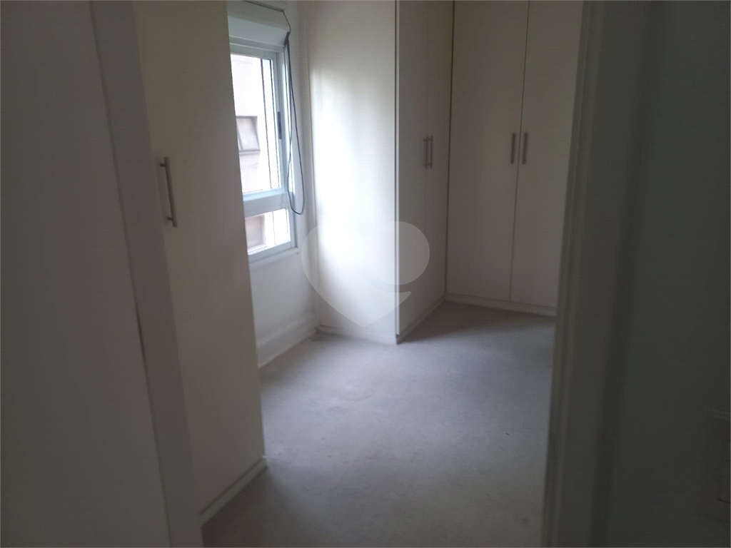 Apartamento a venda em Moema 