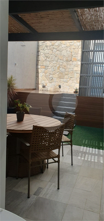 Sobrado reformado na Vila São Francisco com 3 suítes