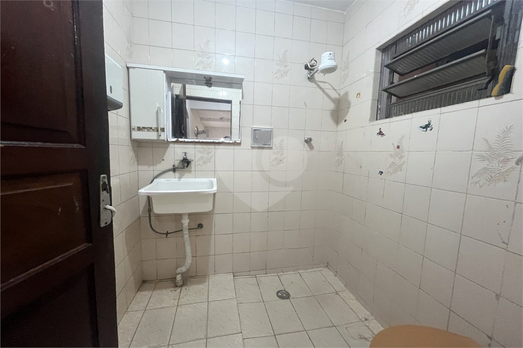 Sobrado residencial e comercial, com 3 vagas no Jardim Fontalis