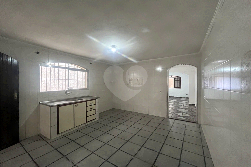 Sobrado residencial e comercial, com 3 vagas no Jardim Fontalis