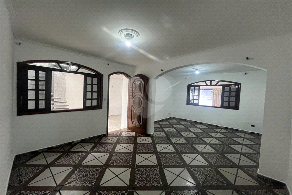 Sobrado residencial e comercial, com 3 vagas no Jardim Fontalis