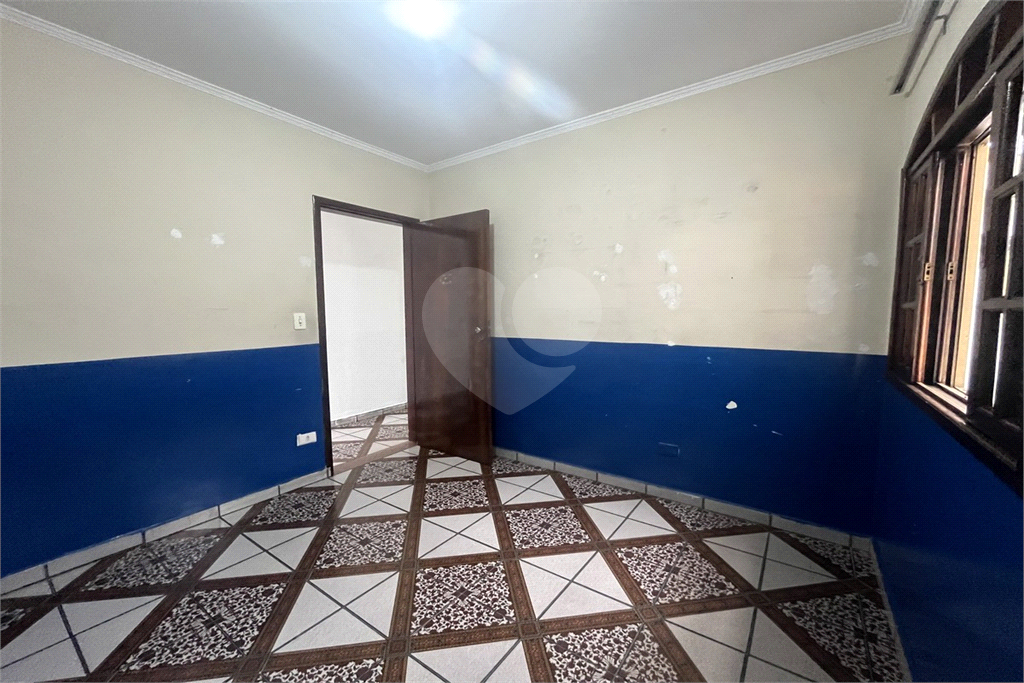 Sobrado residencial e comercial, com 3 vagas no Jardim Fontalis