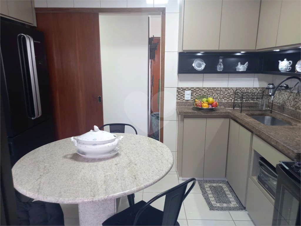 Apartamento à venda com 3 quartos, 82m² - Foto 18