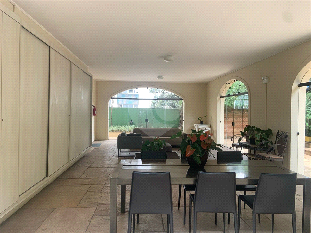 APARTAMENTO em JARDIM PAULISTA