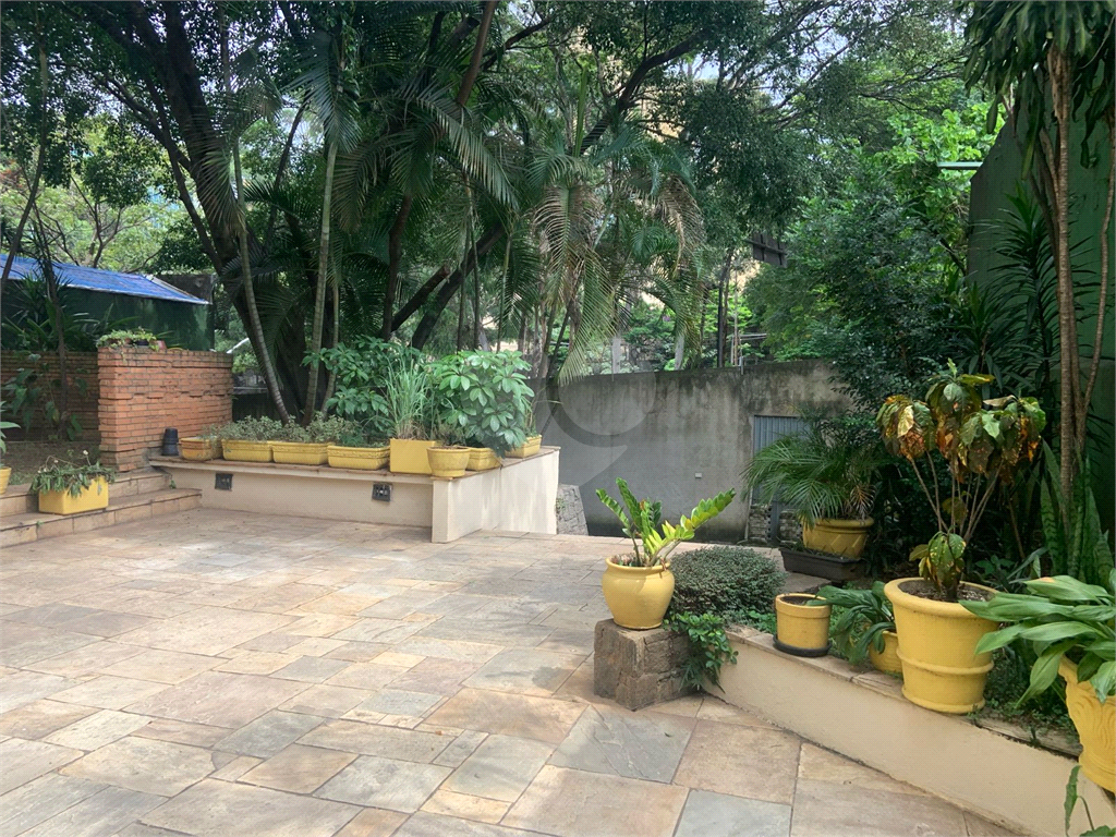 APARTAMENTO em JARDIM PAULISTA
