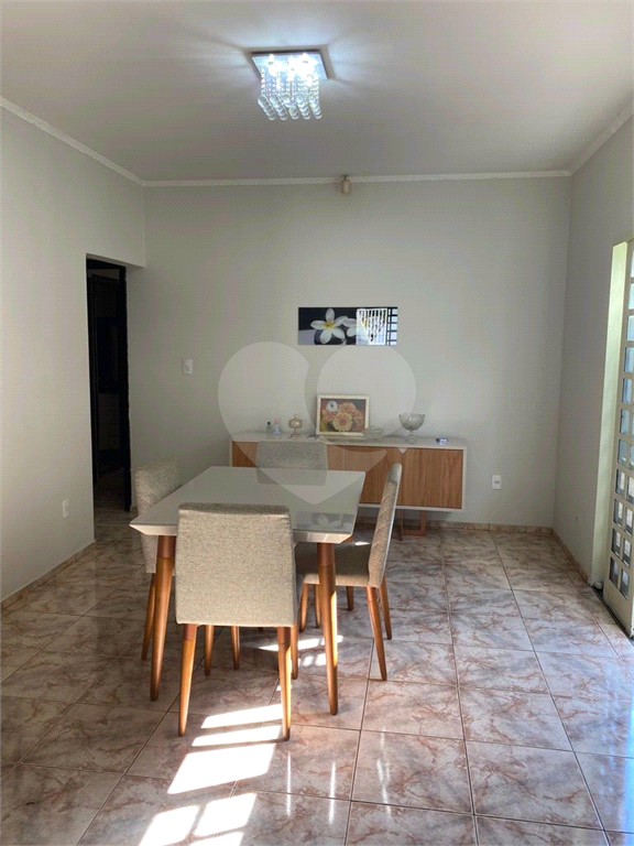 Casa à venda com 4 quartos, 220m² - Foto 3