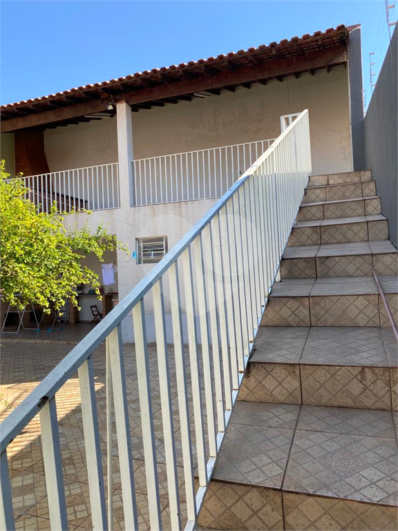 Casa à venda com 4 quartos, 220m² - Foto 14