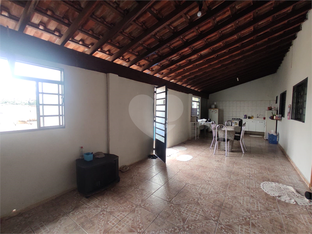 Casa à venda com 3 quartos, 140m² - Foto 3