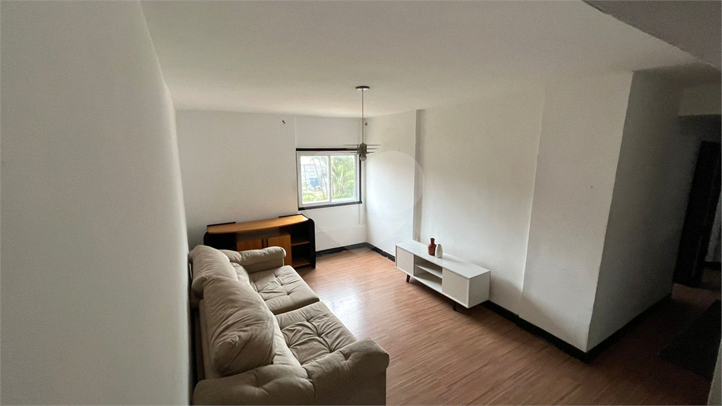 Apartamento no Cambuci (Ed. Condomínio Jardim Tropical)