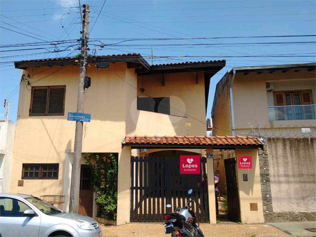 Casa à venda com 3 quartos, 198m² - Foto 1