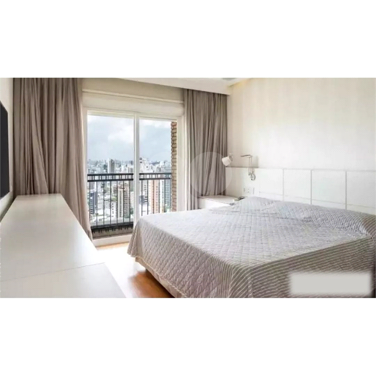 Apartamento de Altíssimo Padrão com Vista Única.