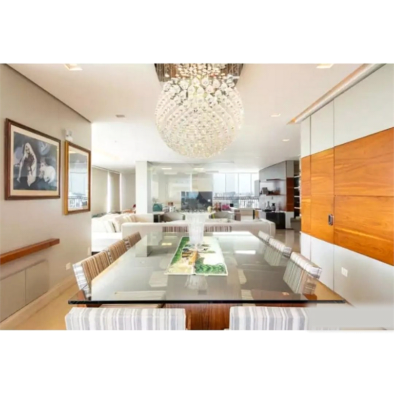 Apartamento de Altíssimo Padrão com Vista Única.
