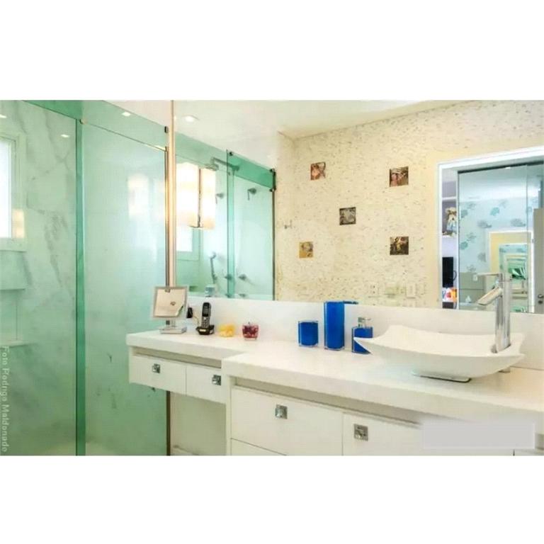 Apartamento de Altíssimo Padrão com Vista Única.