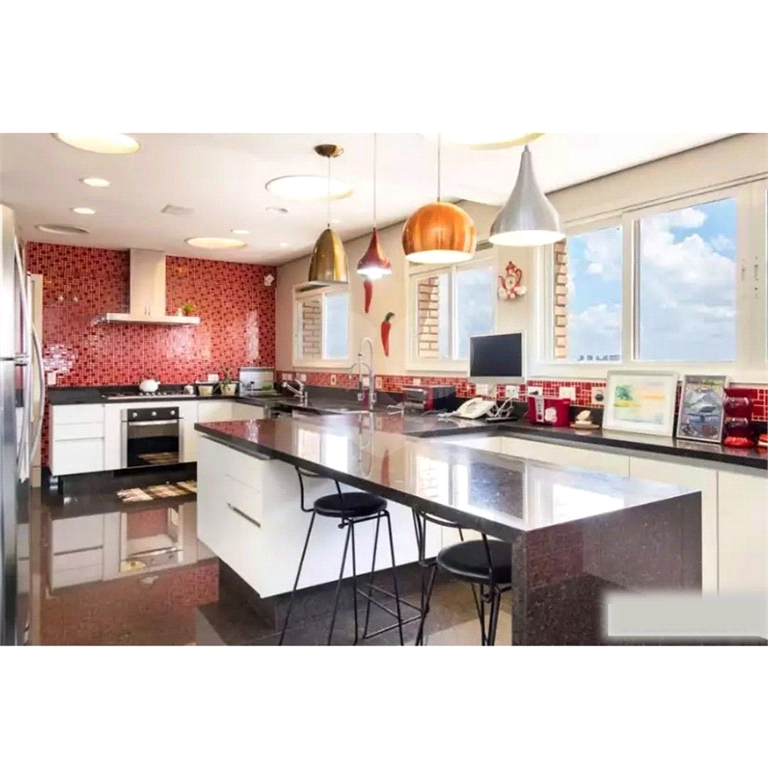 Apartamento de Altíssimo Padrão com Vista Única.