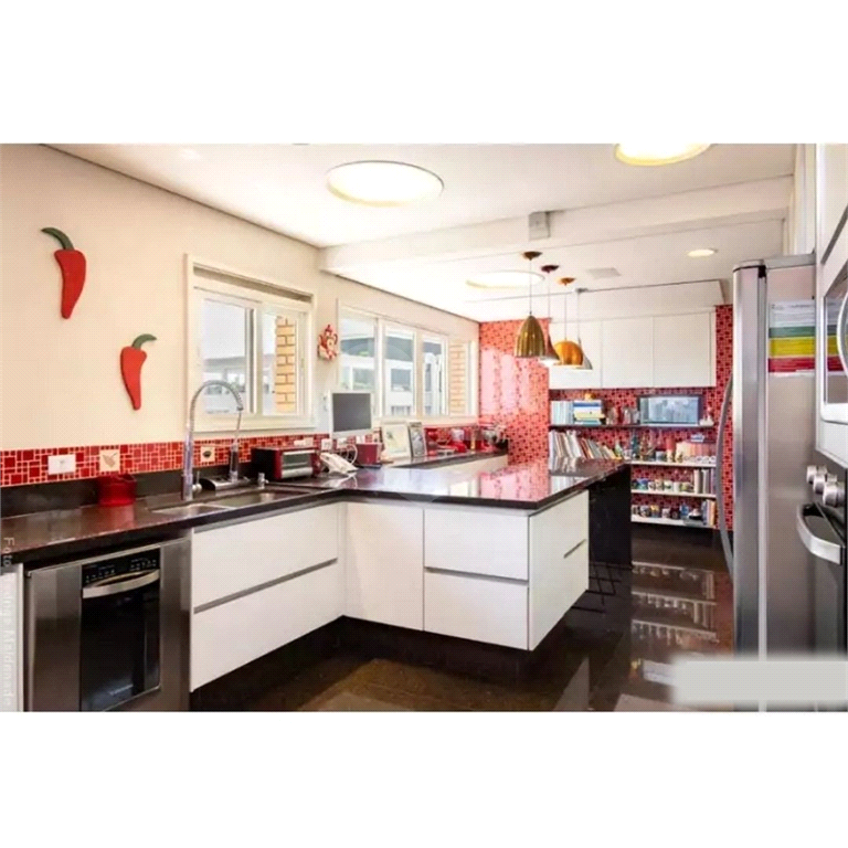 Apartamento de Altíssimo Padrão com Vista Única.