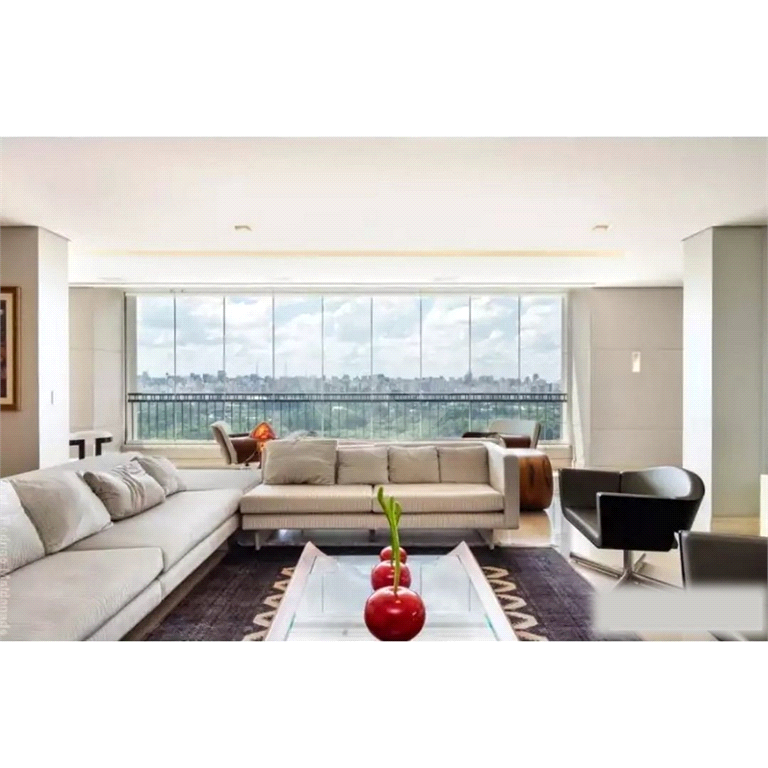 Apartamento de Altíssimo Padrão com Vista Única.