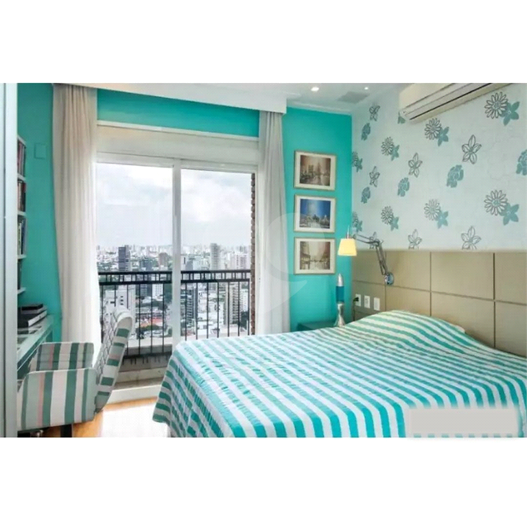Apartamento de Altíssimo Padrão com Vista Única.