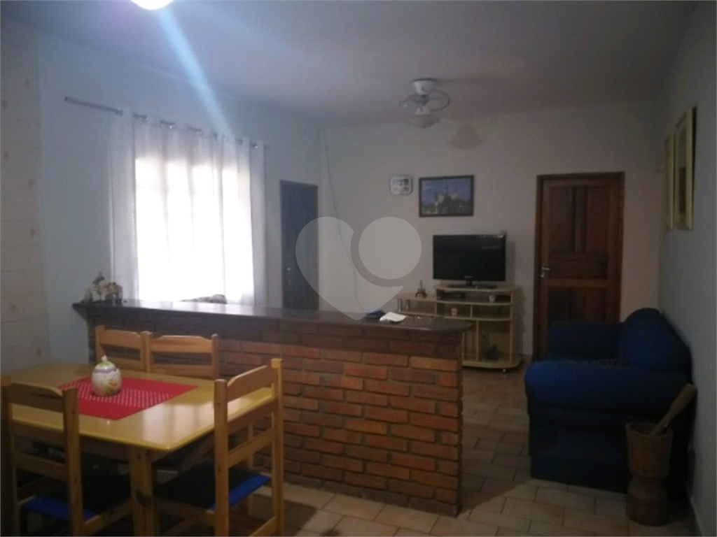 Casa à venda com 3 quartos, 120m² - Foto 1