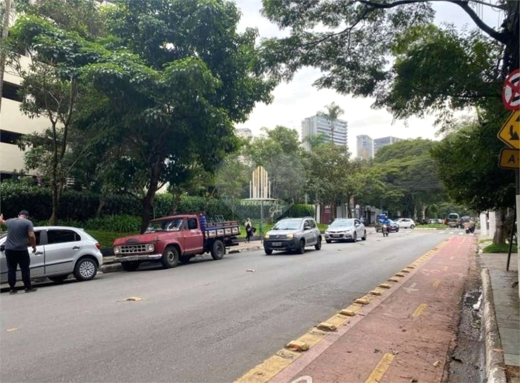 Terreno Residencial/Comercial em PINHEIROS com 550 m²