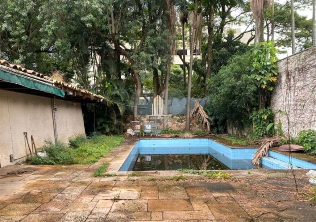 Terreno Residencial/Comercial em PINHEIROS com 550 m²