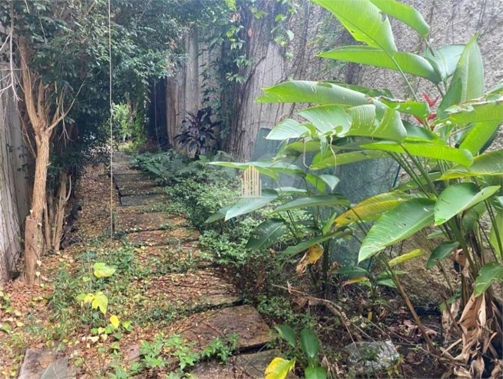 Terreno Residencial/Comercial em PINHEIROS com 550 m²