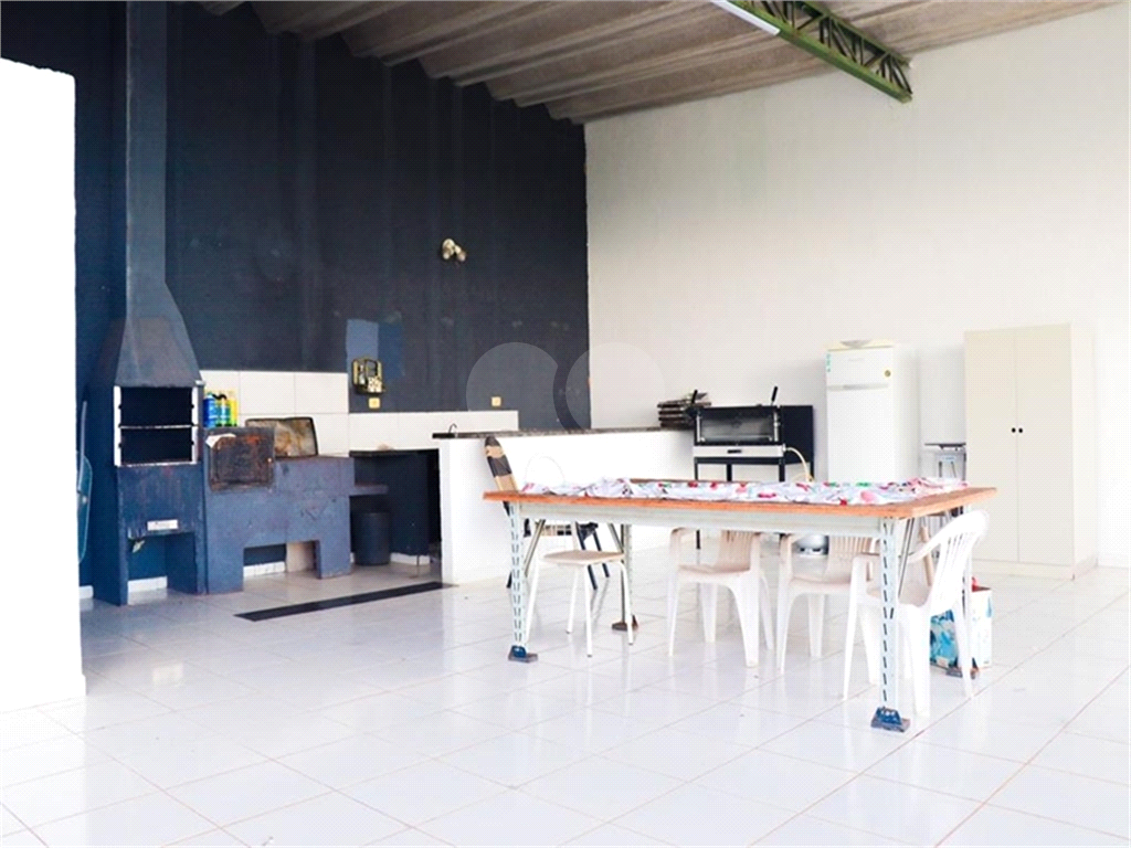 Casa à venda com 3 quartos, 300m² - Foto 3