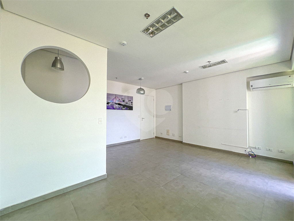 Vende-se: Sala Comercial de 30m², Rua Augusta - Consolação!!!