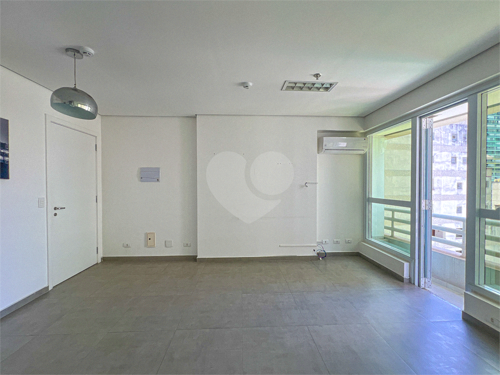 Vende-se: Sala Comercial de 30m², Rua Augusta - Consolação!!!