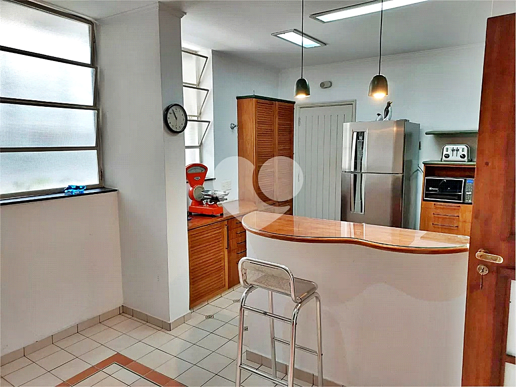 Apartamento à venda com 3 quartos, 200m² - Foto 14