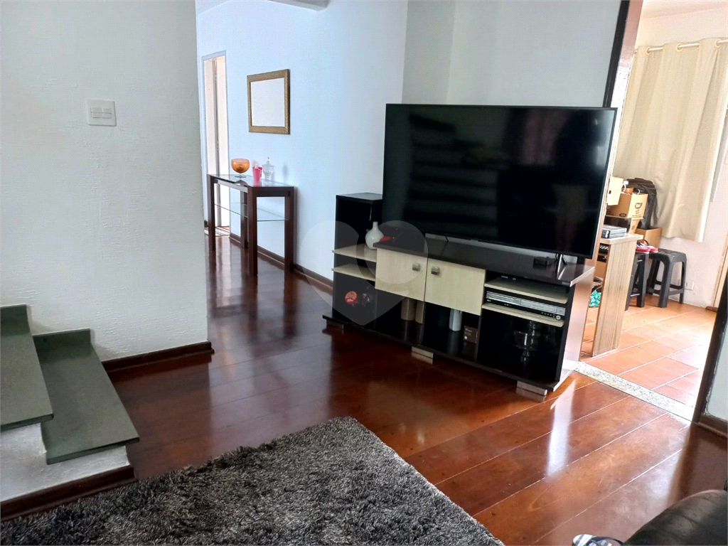 Tremembé Sobrado Residencial ou Comercial à venda em excelente localização com 3 quartos 3 vagas sala copa e cozinha e quintal                                      