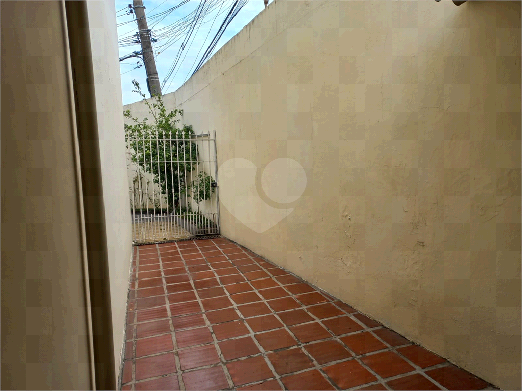 Tremembé Sobrado Residencial ou Comercial à venda em excelente localização com 3 quartos 3 vagas sala copa e cozinha e quintal                                      