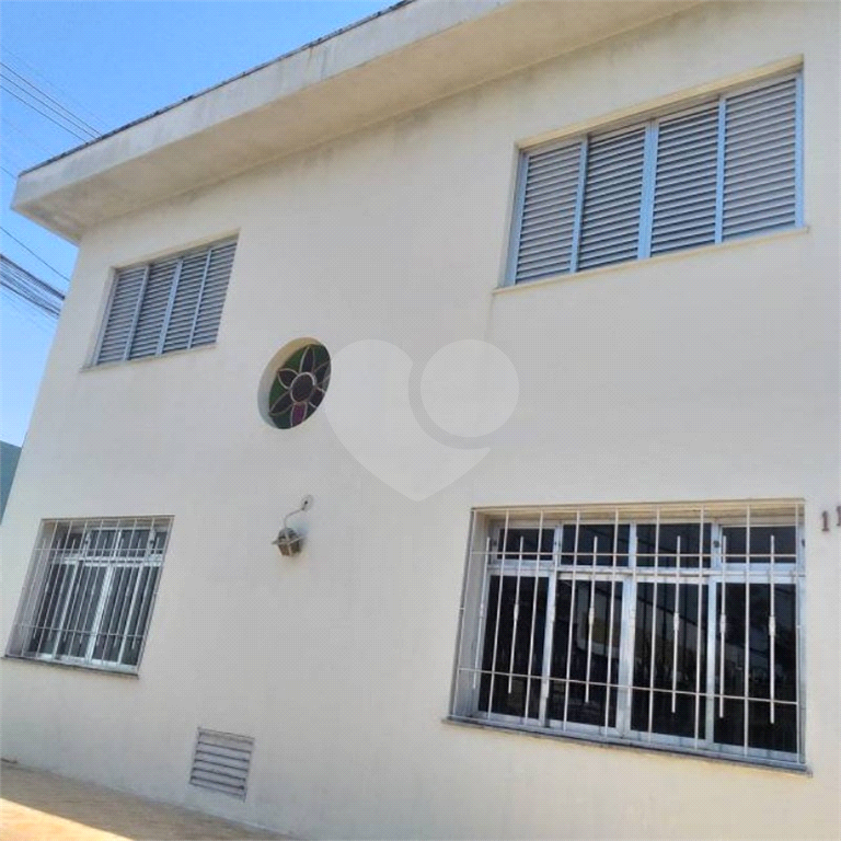 Tremembé Sobrado Residencial ou Comercial à venda em excelente localização com 3 quartos 3 vagas sala copa e cozinha e quintal                                      