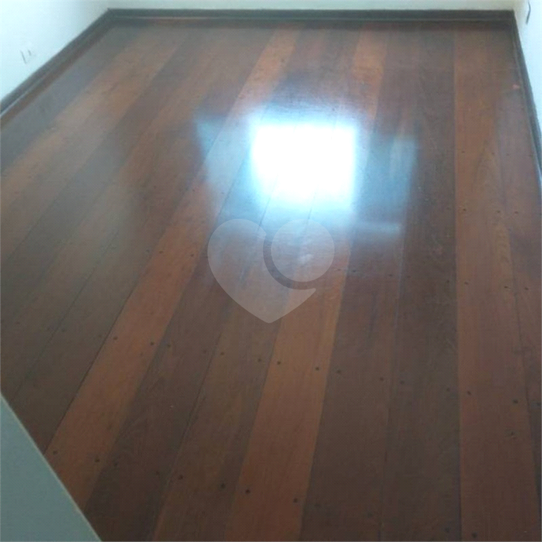 Tremembé Sobrado Residencial ou Comercial à venda em excelente localização com 3 quartos 3 vagas sala copa e cozinha e quintal                                      