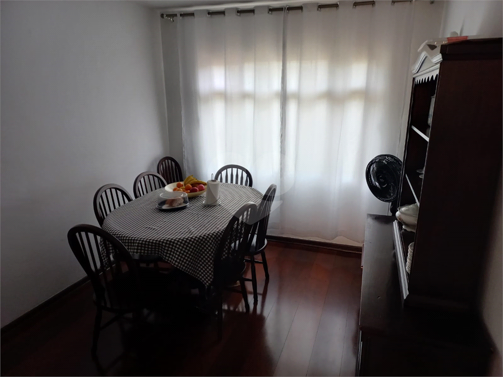 Tremembé Sobrado Residencial ou Comercial à venda em excelente localização com 3 quartos 3 vagas sala copa e cozinha e quintal                                      