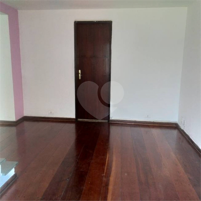 Tremembé Sobrado Residencial ou Comercial à venda em excelente localização com 3 quartos 3 vagas sala copa e cozinha e quintal                                      