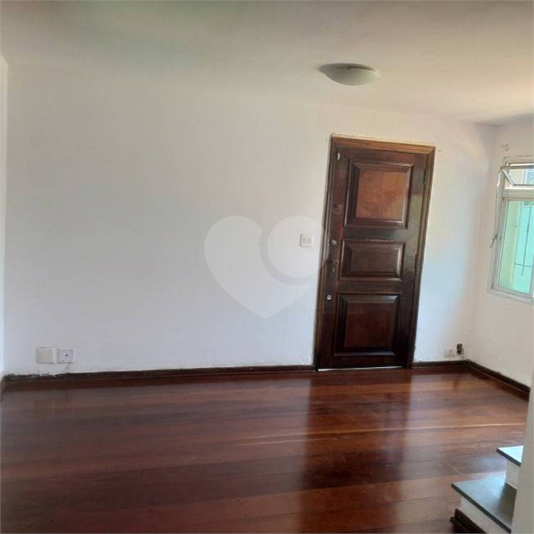 Tremembé Sobrado Residencial ou Comercial à venda em excelente localização com 3 quartos 3 vagas sala copa e cozinha e quintal                                      