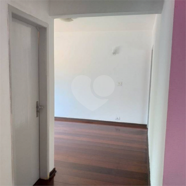 Tremembé Sobrado Residencial ou Comercial à venda em excelente localização com 3 quartos 3 vagas sala copa e cozinha e quintal                                      