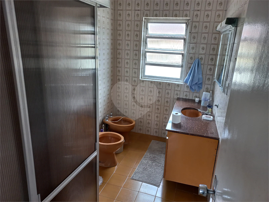 Tremembé Sobrado Residencial ou Comercial à venda em excelente localização com 3 quartos 3 vagas sala copa e cozinha e quintal                                      