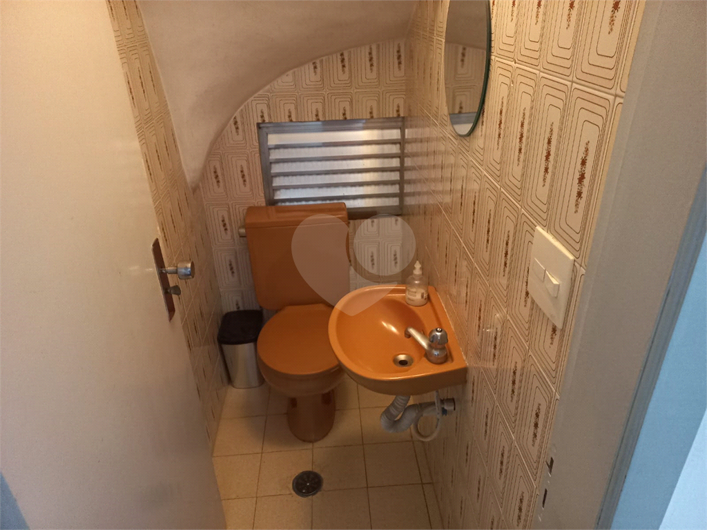 Tremembé Sobrado Residencial ou Comercial à venda em excelente localização com 3 quartos 3 vagas sala copa e cozinha e quintal                                      